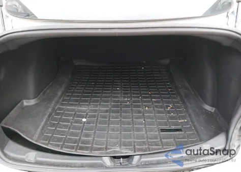 2020 Tesla Model 3 Standard Range Plus/Standard Range Rear-Wheel Drive z USA, uszkodzony, nr VIN 5YJ3E1EA7LF504315